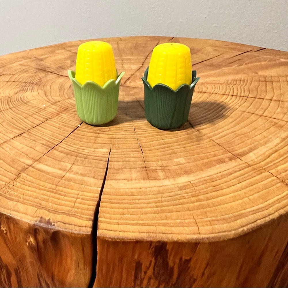Vintage Corn Cob Plastic Salt & Pepper Shakers Summer Picnic Hong Kong EUC